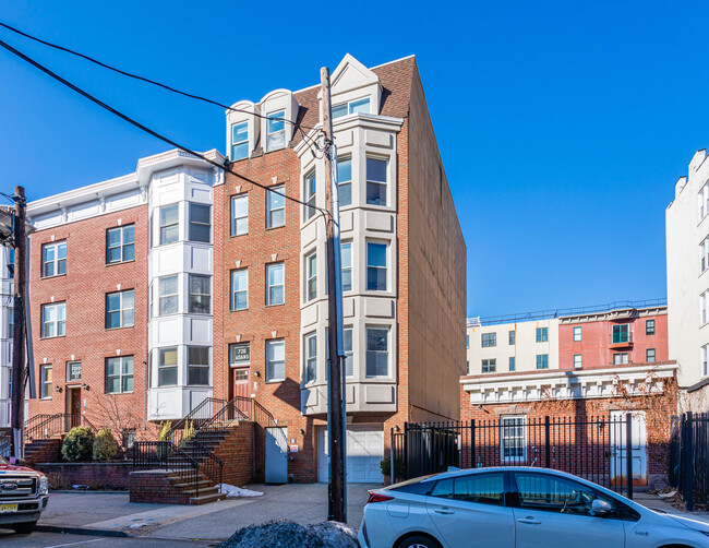 726 Adams St in Hoboken, NJ - Building Photo - Building Photo