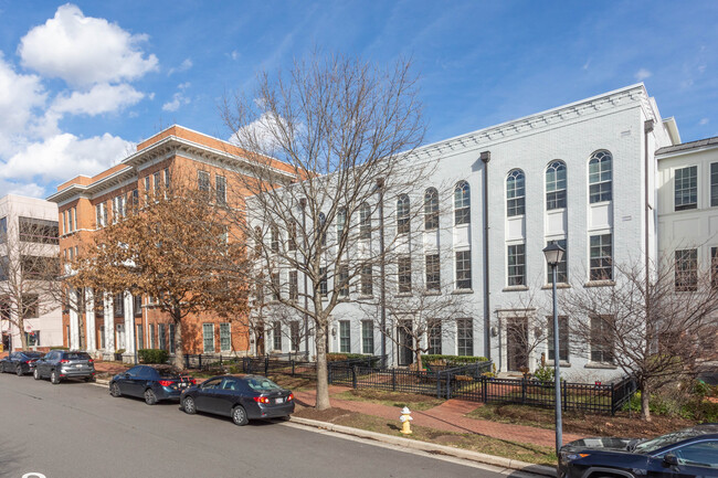 Abingdon Row Condominium in Alexandria, VA - Foto de edificio - Building Photo