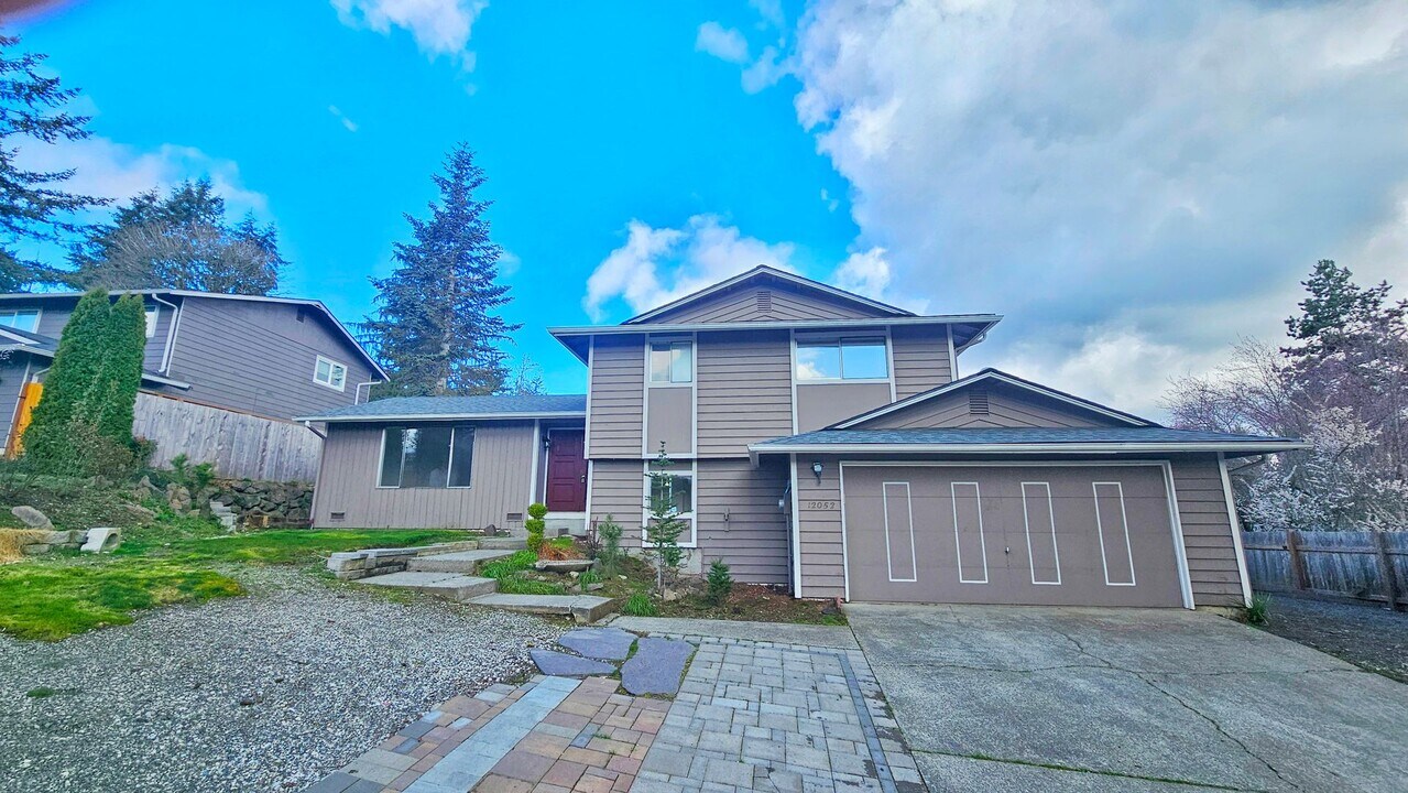 12052 SE 214th St in Kent, WA - Building Photo