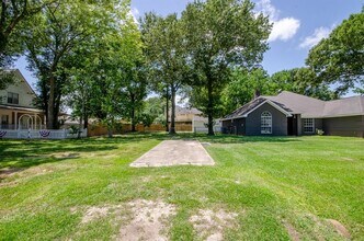 12811 Fisher Dr in Baytown, TX - Building Photo - Building Photo