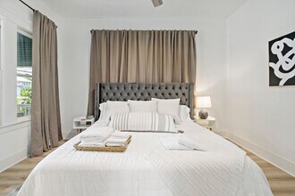 506 E Evergreen St in San Antonio, TX - Foto de edificio - Building Photo