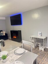 24-02-2428 28th St in Queens, NY - Foto de edificio - Building Photo