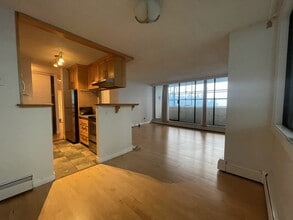 4200 Mayberry St in Burnaby, BC - Building Photo - Building Photo