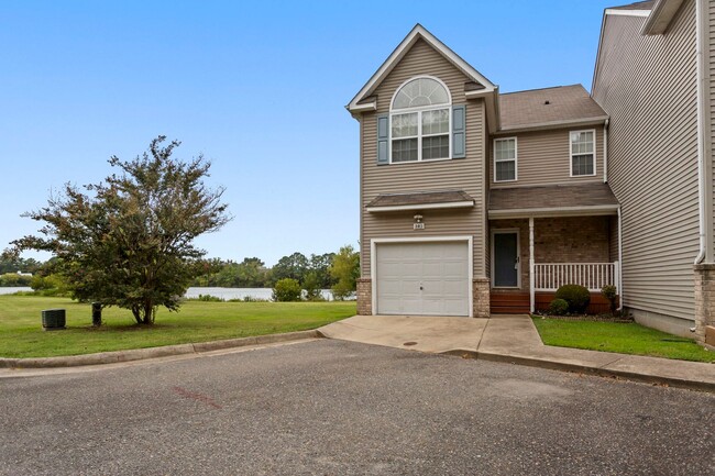 301 Reflection Ln in Hampton, VA - Building Photo - Building Photo