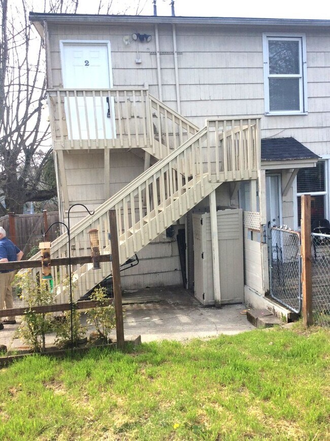 6323 S Yakima Ave in Tacoma, WA - Foto de edificio - Building Photo