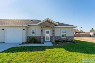 18 S Bay Hill Dr in Port Isabel, TX - Building Photo