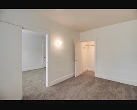 Erie Apartments in Toledo, OH - Building Photo - Interior Photo