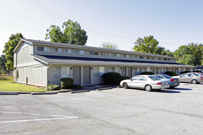 Glenfair Apartments in Fairfield, AL - Building Photo - Building Photo