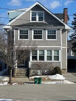 20 Carver Rd E, Unit # 2 in Watertown, MA - Building Photo