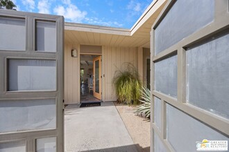 71877 Vista Del Rio in Rancho Mirage, CA - Foto de edificio - Building Photo
