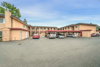 679 S Freeway Dr in Napa, CA - Foto de edificio - Building Photo