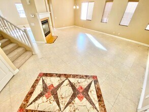 8836 Palm Creek Ct in Las Vegas, NV - Building Photo - Building Photo