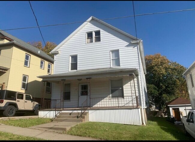31 Pulaski St in Binghamton, NY - Foto de edificio - Building Photo