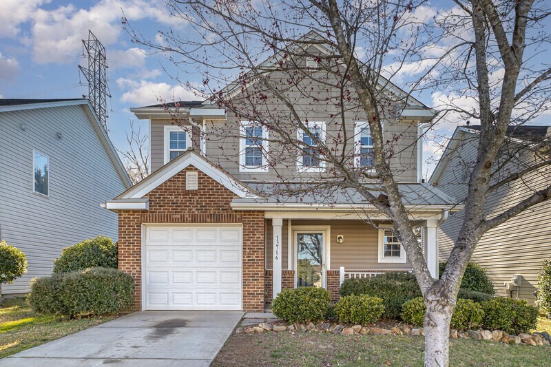 13716 Riding Hill Ave in Charlotte, NC - Building Photo