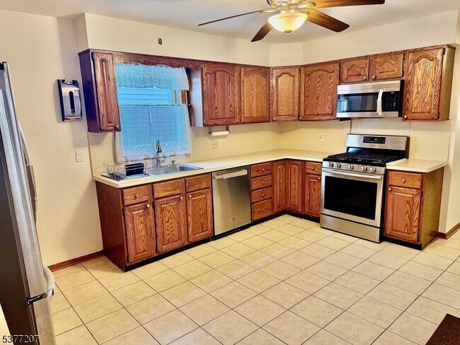 49 Howell Pl in Kearny, NJ - Building Photo - Building Photo