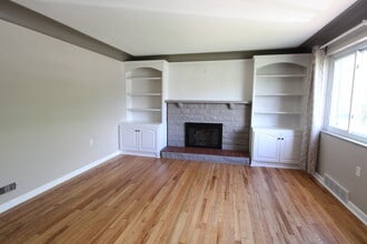 3893 Mantell Ave in Cincinnati, OH - Building Photo - Building Photo