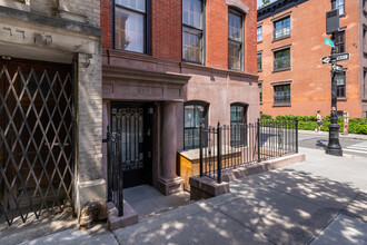 51 Charles St in New York, NY - Building Photo - Building Photo