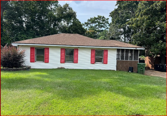 property at 616 W Shawnee Dr