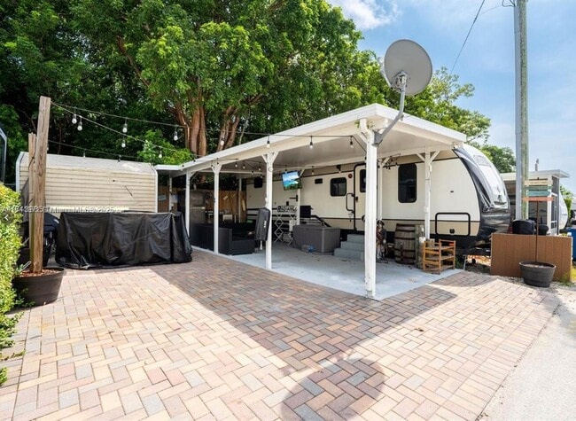 property at 325 Calusa St