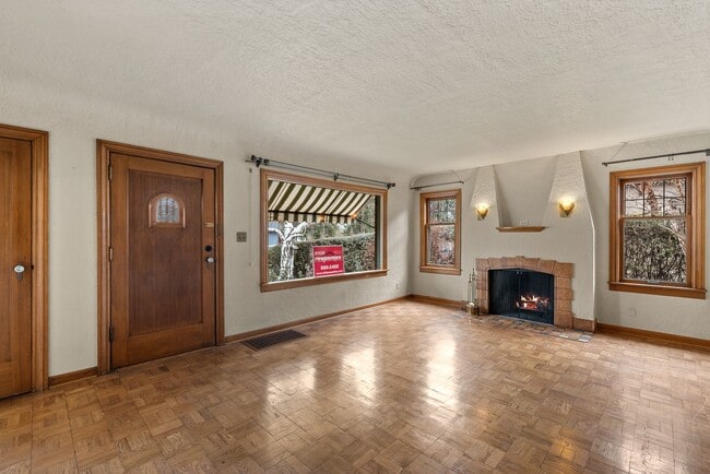 8 N Harrison St in Wenatchee, WA - Building Photo - Building Photo