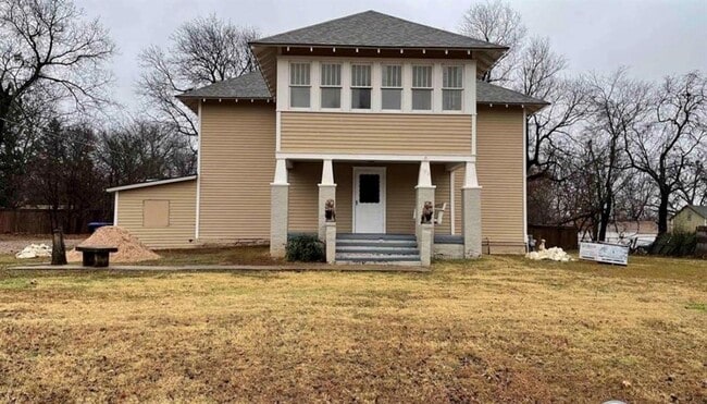 property at 603 N 8th St