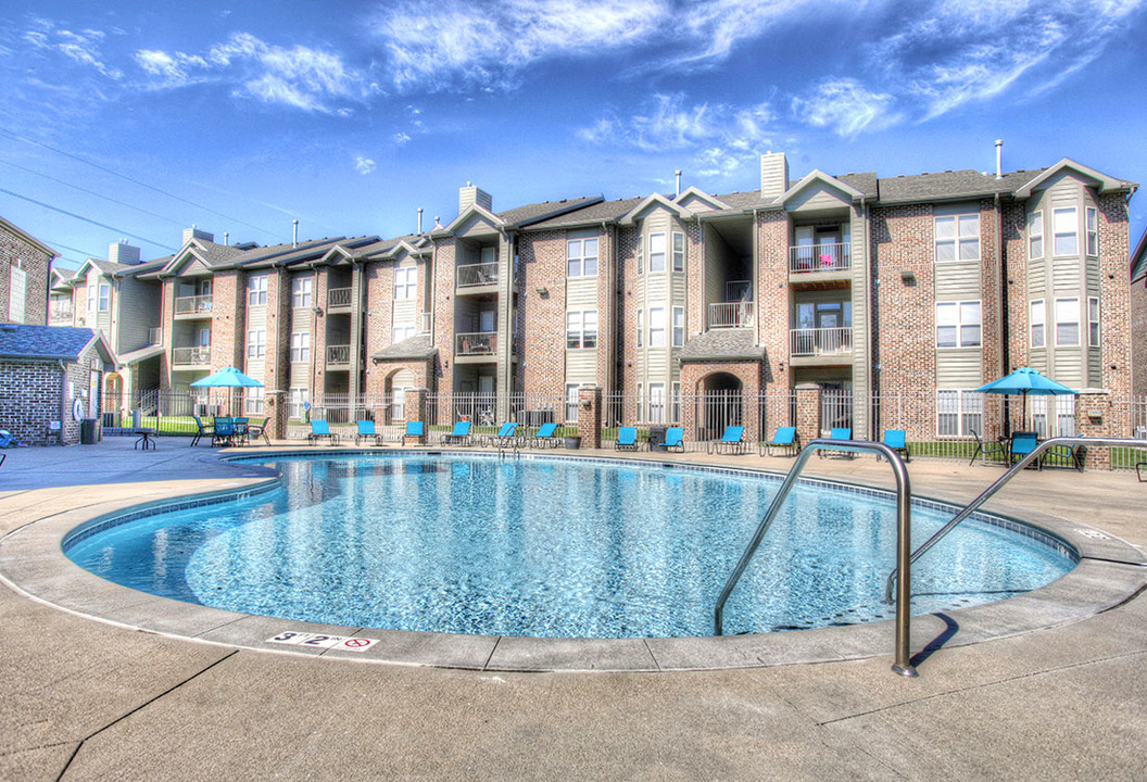 Whispering Hills Apartments in Omaha, NE - Building Photo