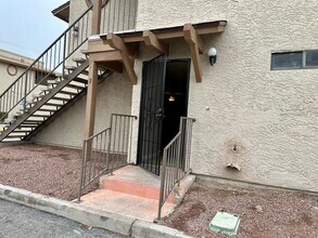 3705 Snorkel Cir in Las Vegas, NV - Building Photo - Building Photo