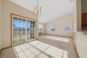 417 Silverstone Dr in Carpentersville, IL - Building Photo - Building Photo