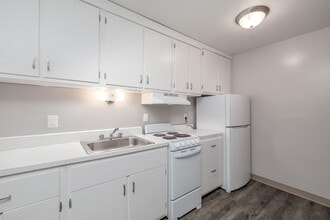 Carriage House in Syracuse, NY - Building Photo - Interior Photo