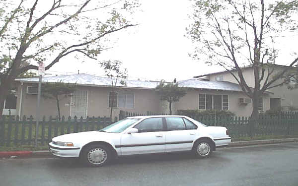 5405-5409 Hermitage Ave in Valley Village, CA - Building Photo