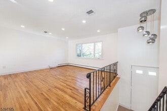 4 Maureen Ct in Parsippany Troy Hills, NJ - Building Photo - Building Photo