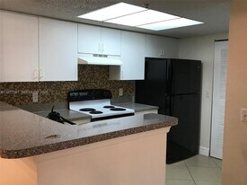 5031 Wiles Rd in Coconut Creek, FL - Building Photo