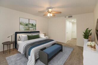 410 S Barrington Ave in Los Angeles, CA - Building Photo - Building Photo