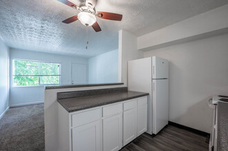 Horizons Apartments in Indianapolis, IN - Building Photo - Interior Photo