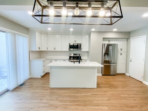 643 Wilbur Ct in Gurnee, IL - Building Photo - Building Photo