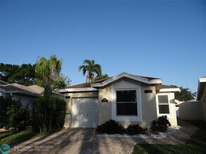 4036 Eastridge Cir in Pompano Beach, FL - Building Photo - Building Photo