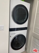 1542 N Hoover St in Los Angeles, CA - Building Photo - Building Photo