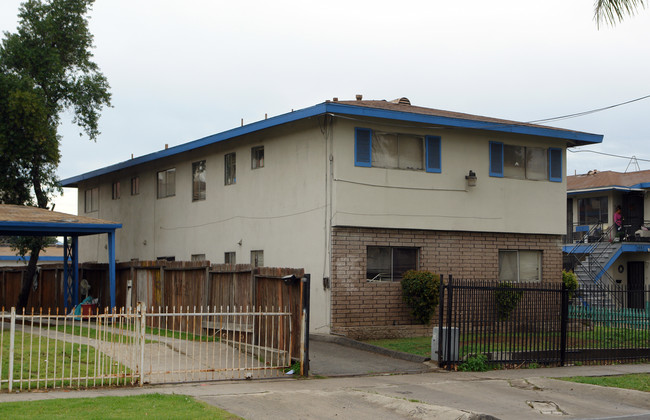 1521 N Sierra Way in San Bernardino, CA - Foto de edificio - Building Photo