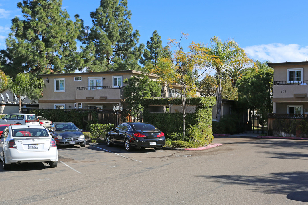 Mollison Villas in El Cajon, CA - Building Photo