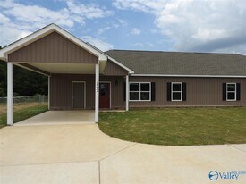 223 Fern Bank Dr in Hazel Green, AL - Building Photo