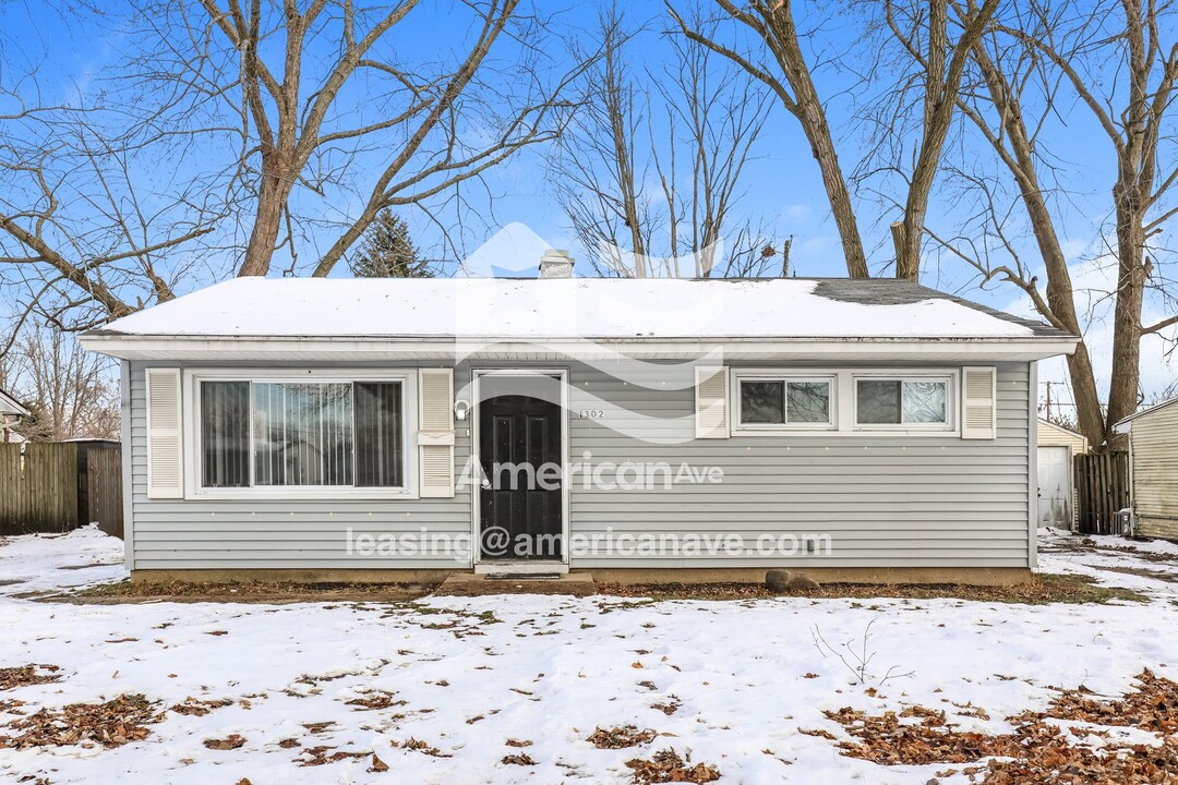 1302 Brummit Ln in South Bend, IN - Foto de edificio