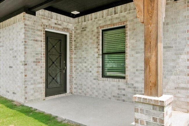 685 Jones St in Bridge City, TX - Building Photo - Building Photo