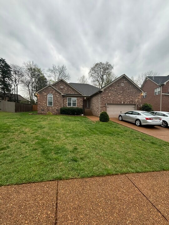 4024 Sleepyhollow Way in Mount Juliet, TN - Building Photo
