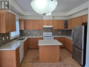 10 Post Oak Dr in Richmond Hill, ON - Building Photo - Building Photo