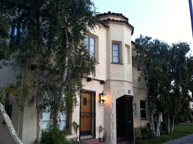 774 Redondo Ave, Unit 1