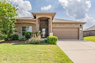 31 Mapleridge Dr in Edgecliff Village, TX - Building Photo