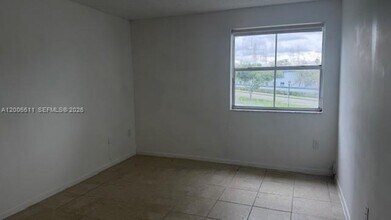 6288 NW 186th St in Hialeah, FL - Building Photo - Building Photo