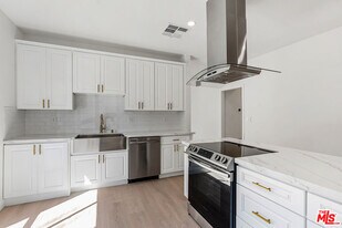 9191 Charleville Blvd in Beverly Hills, CA - Building Photo