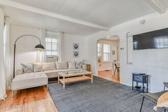 13 Pilgrim Pathway in Ocean Grove, NJ - Building Photo - Building Photo