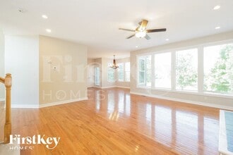 5836 Noreston St in Shawnee, KS - Foto de edificio - Building Photo